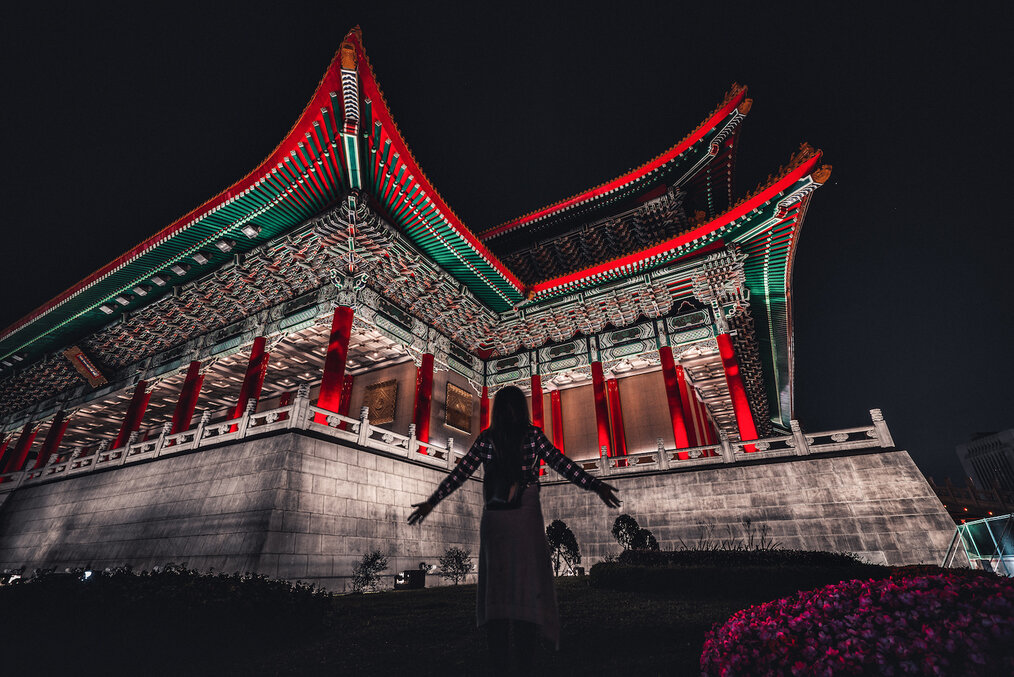 Au Pair in Taiwan - Featured Image of Woman in Taipei